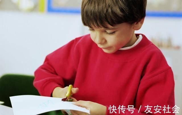 特征|男人容易遗传给儿子3个特征,妈妈再漂亮也难干扰,你孩子中几个