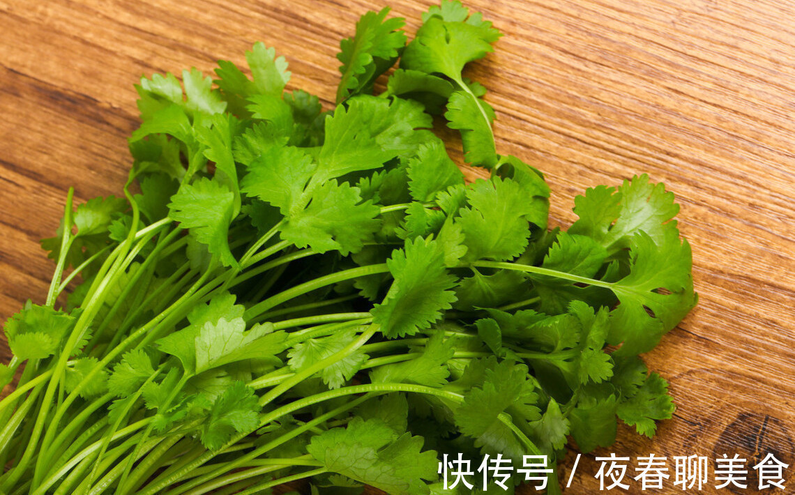 保存香菜有妙招,这3个方法久放不坏,香菜一年买两次就够了