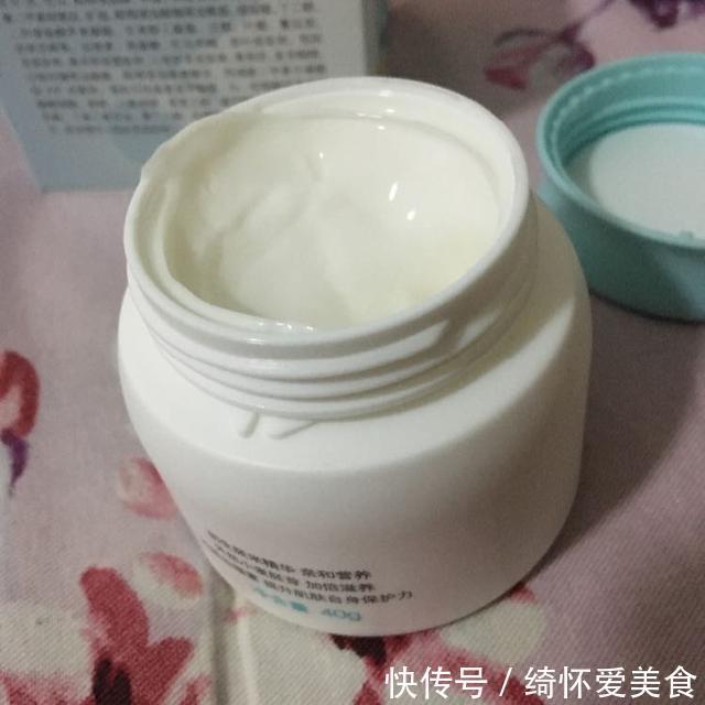 护肤品 皮肤过了50岁,超市的4款面霜值得尝试,平价滋润肤感好