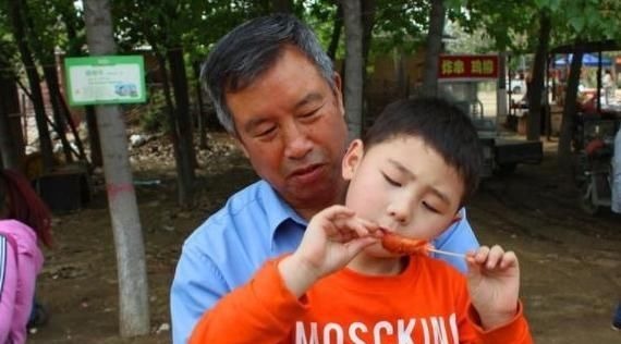 大骨汤|儿科医生坦言3种汤别再给娃喝了,慢慢“拖垮”娃脾胃,别大意