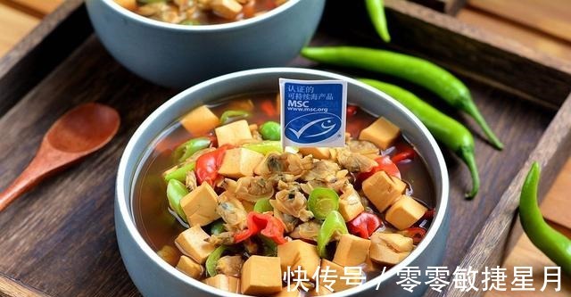 香辣蛤蜊豆腐羹营养丰富，香辣鲜美，色香味俱全！