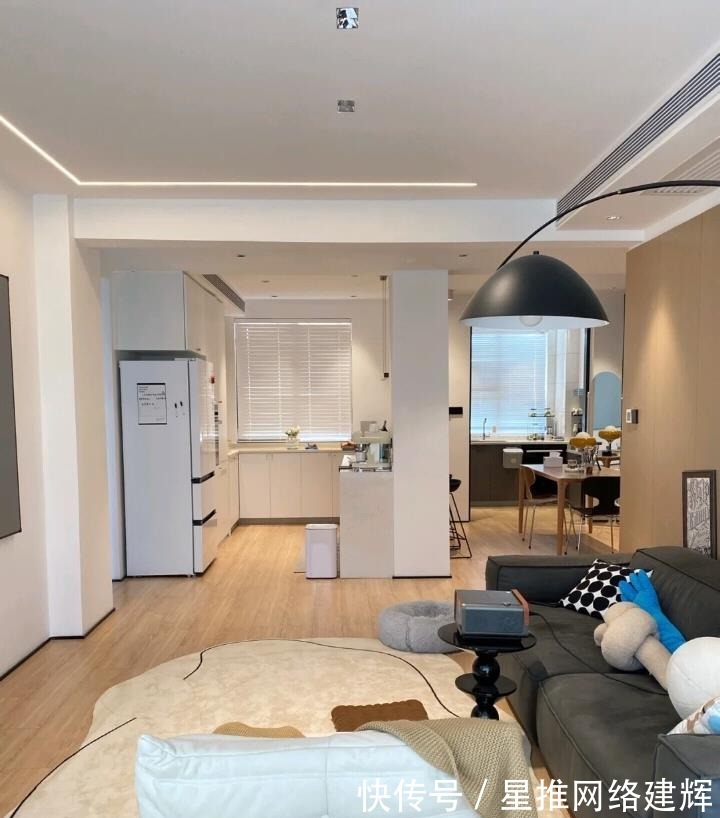 晾衣杆|年轻小夫妻的“穷装”新家,干净整洁,网友:“越简单,越幸福”