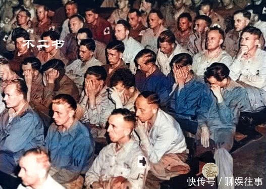 柏林|上色老照片:美军士兵模仿希特勒、犹太裔人被杀戮的真实镜头