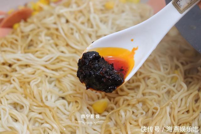 把方便面|好吃到哭的方便面做法,口感丰富营养足,做上一锅都不够吃