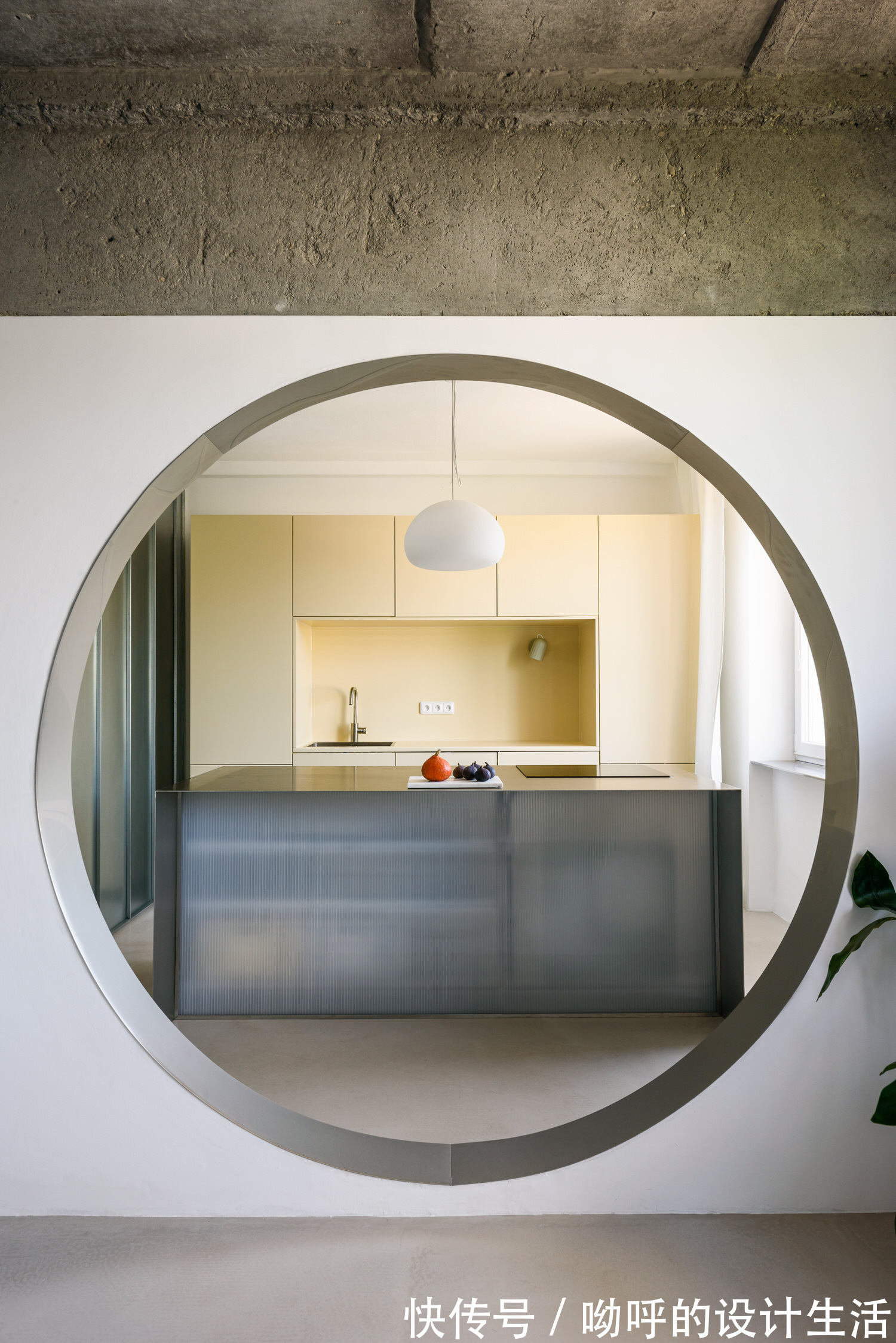 大胆的极简主义:Alan Prekop两室公寓