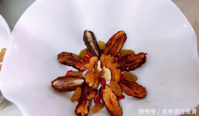 年夜饭不能少了八宝饭,象征着团圆美好,好做好吃又好看