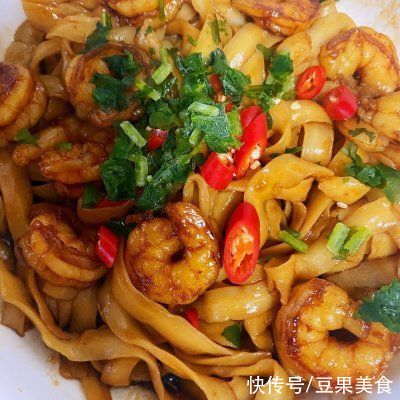 筷子|最让孩子停不下筷子的竟然是虾仁葱油拌面