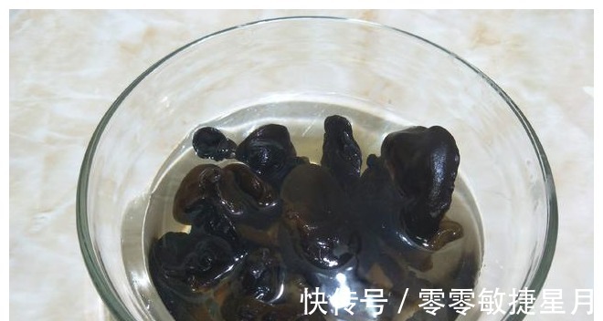 和面|入伏后,吃馅饼就选这馅,只要2元1斤,便宜美味,全家1锅不够!