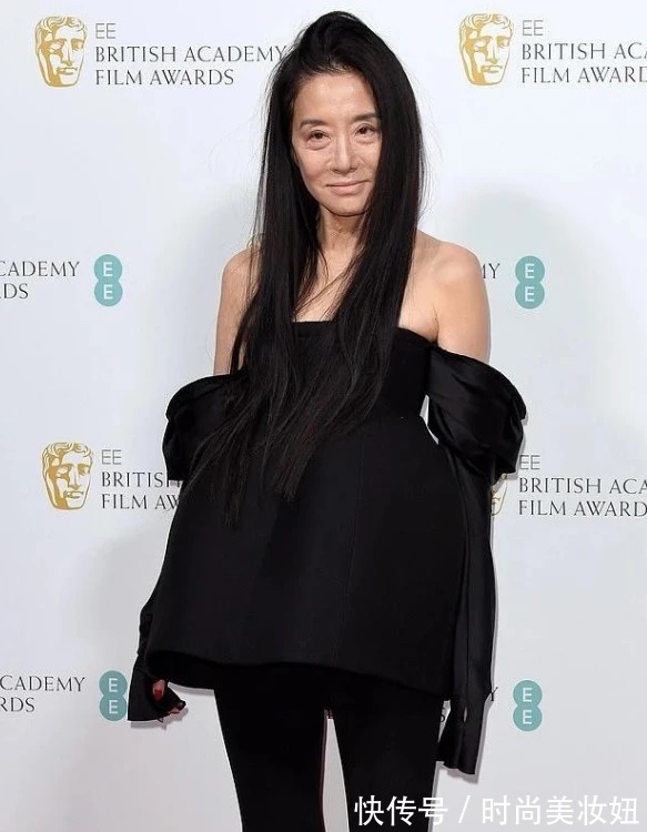 搭配|“婚纱女王”王薇薇真敢穿,透视纱裙配10CM抹胸,哪敢相信72岁了