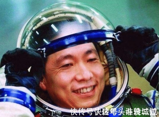 古朗月行!杨利伟落地后为何不再上天自传中亲口说出真相,国人潸然泪下!