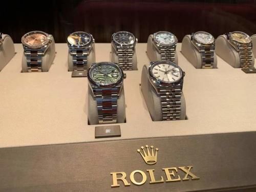 卡地亚出了“苹果手表”？积家腕表竟然有4个面！快来围观“钟表与奇迹”里的“魔都上新”丨晨看展