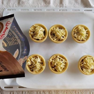 酥脆|#安佳马苏里拉芝士挑战赛# 好吃不腻的咸味蛋挞