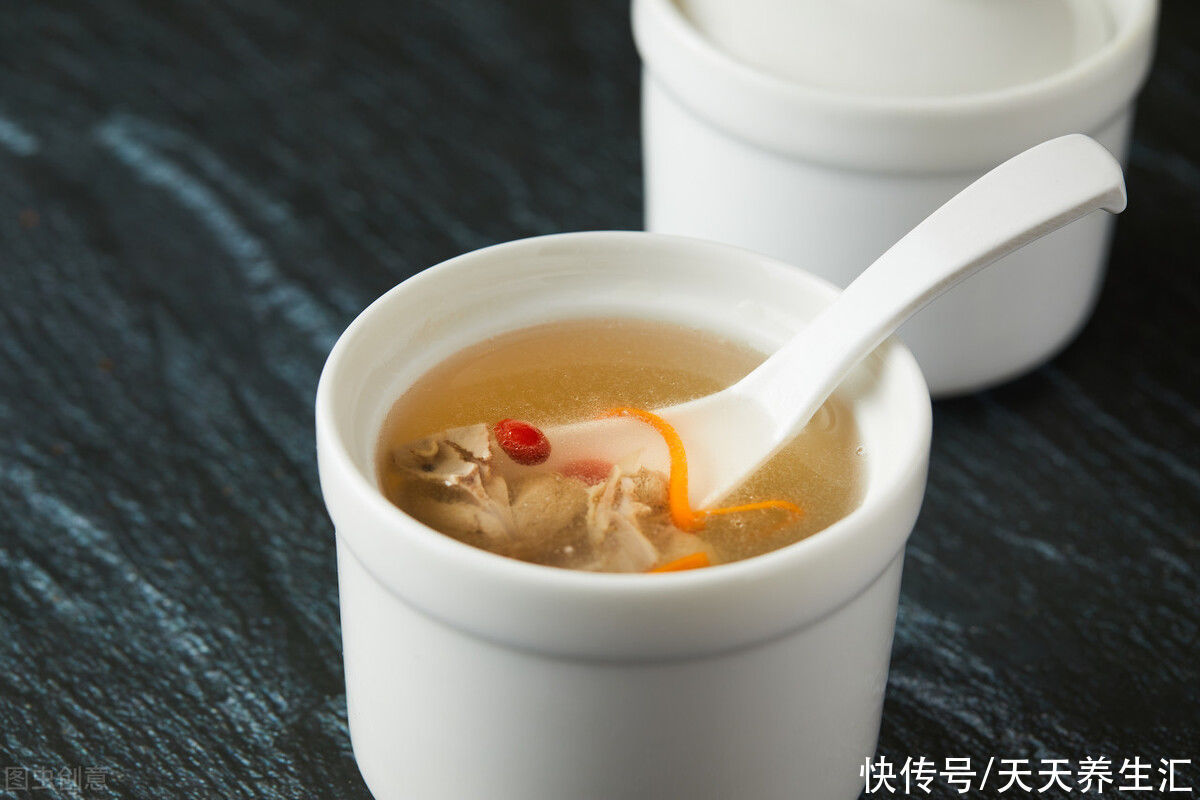 老年人晚餐常喝七种汤，营养吸收好，代谢轻松，身体更健康