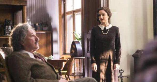 秘密|她是美貌的苏联女间谍,骗取了爱因斯坦的感情,还拿到原子弹秘密