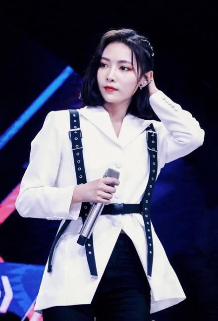 火箭少女|硬糖少女303正式成团,THE9关注两位成员,火箭少女仅一人互关