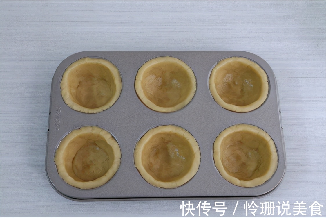做法简单的布丁塔,这样做外酥里嫩,表面的焦斑很是诱人!