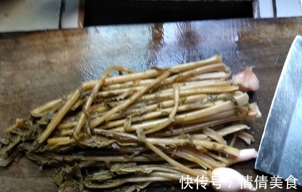 大厨手把手教你这道菜的方法，香气四溢看得人直流口水！特别棒