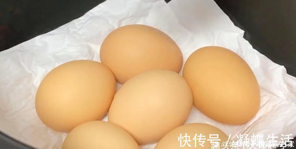 电饭锅|鸡蛋不用水煮了，只需要1张纸，1分钟煮一锅，老嫩适中轻松剥壳