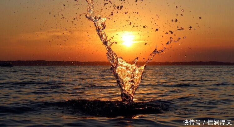 水哉!养育万物,无私奉献!