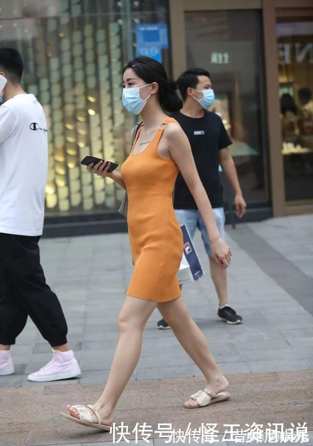 搭配|连衣裙无论单穿或者内搭,突出强烈时尚气息,魅力四射