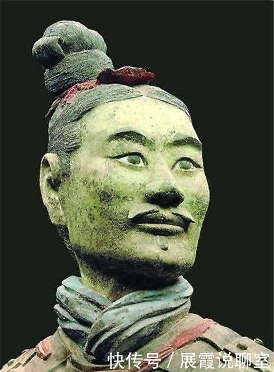 秦始皇五彩军团出土时,考古专家眼睁睁瞬间变色,绿脸俑独一无二