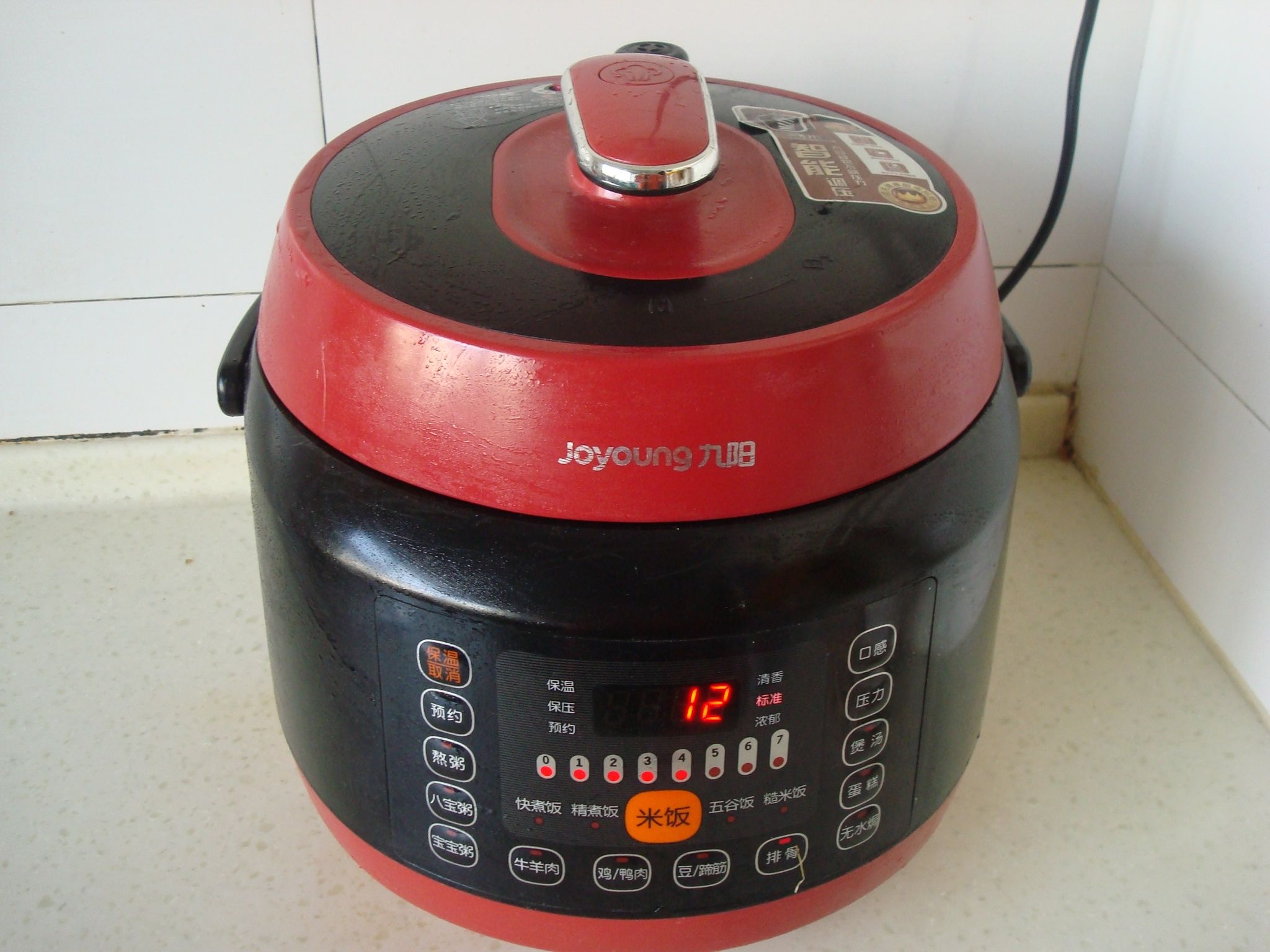 花生不要再煮着吃了，这样做能炒菜能拌面，比老干妈都好吃