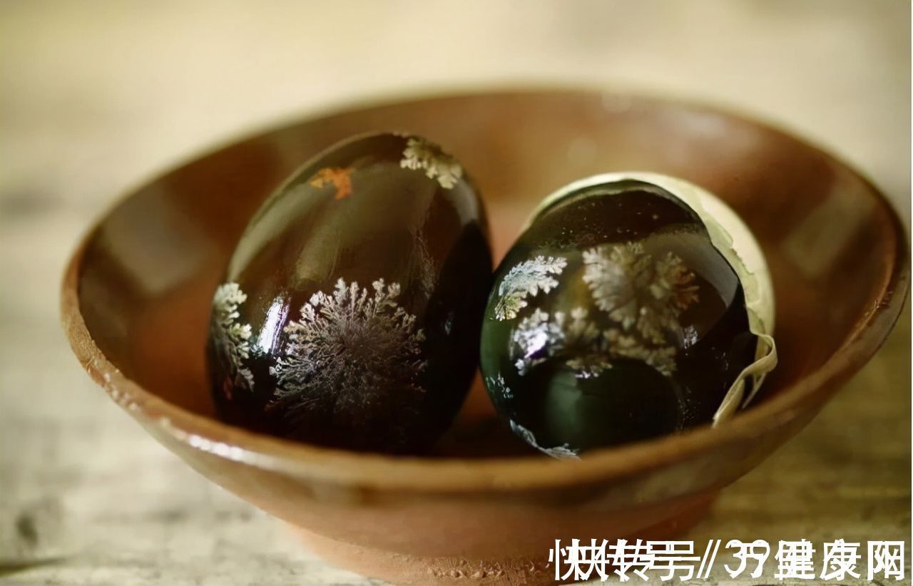 食用|皮蛋含铅量高,常吃对人体伤害大,真的假的?爱吃皮蛋的不妨看看