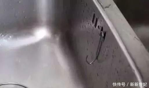 洗碗池放一个窗帘挂钩,真是厉害了好多人不知道有啥用