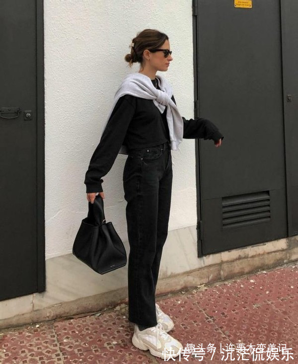 饱和度|过了四十岁的女人,衣柜里这5种颜色衣服别再穿了,显老还掉档次