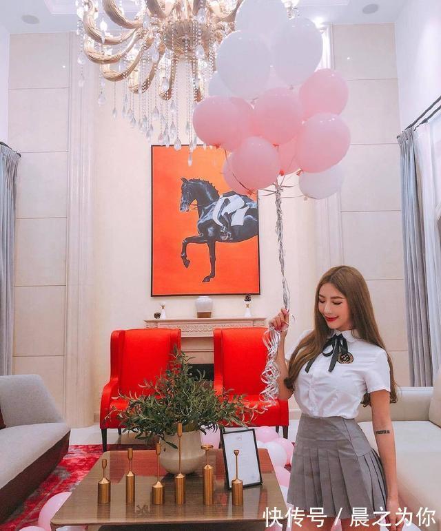 瑜伽墊|美國留學(xué)校花,修長漫畫腿瞬間秒殺全場,讓多少女孩子羨慕不已