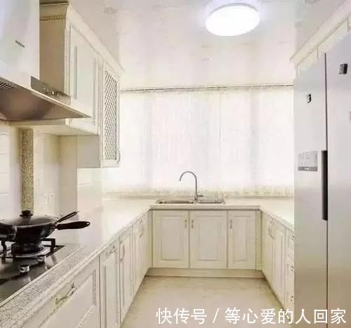 容纳量|98平新房,一进门隔断把人迷住,客餐厅太奢华,装修花25万值了!