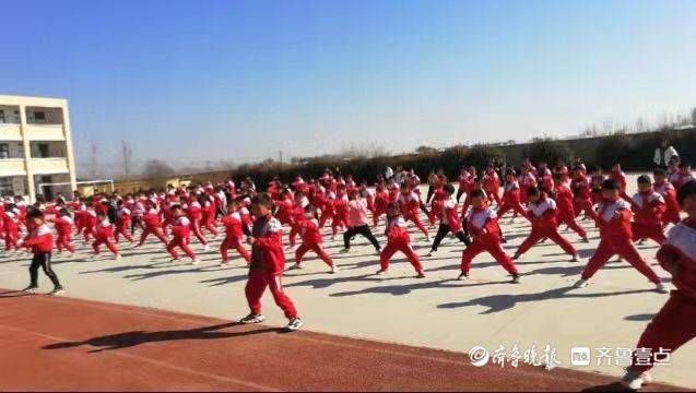 张炉集镇@东昌府区张炉集镇西南小学开展习练八段锦活动