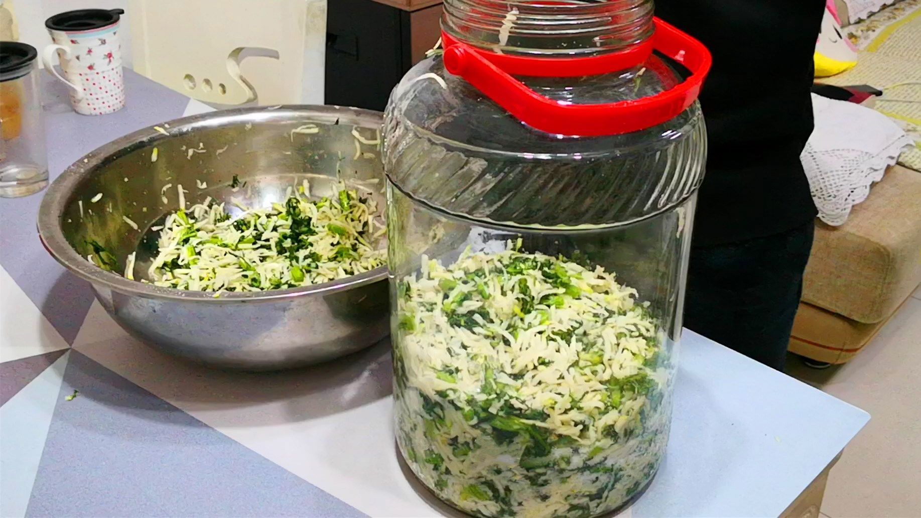 腌芥菜,最忌直接加盐腌,老妈用了30年的秘方,香味浓郁不易坏