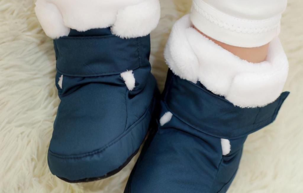 棉鞋|这4种棉鞋进了“黑名单”,伤脚还影响孩子走路,家长赶紧扔掉