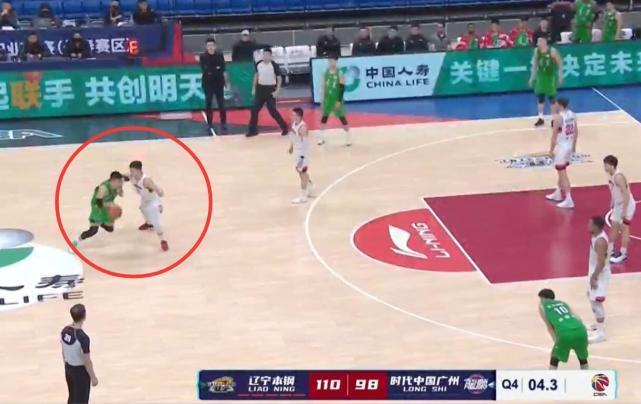 佟佳俊|破案了!最后8秒,郭艾伦为啥还进攻?慢镜回放:郭艾伦有点上头了