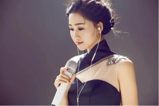 曾一,莎妞妞拜师著名歌手黑龙