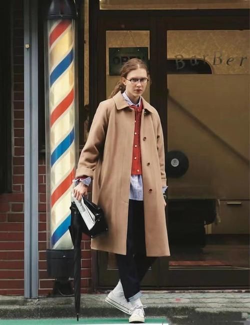 大衣样式千篇一律怎么摆脱路人感？学会这些穿搭技巧，走路都拉风