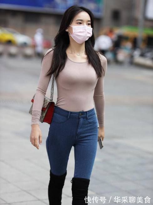 穿搭|美女穿搭:小姐姐爱穿紧身上衣配短靴,轻松“秀身材”,让人心动十足!
