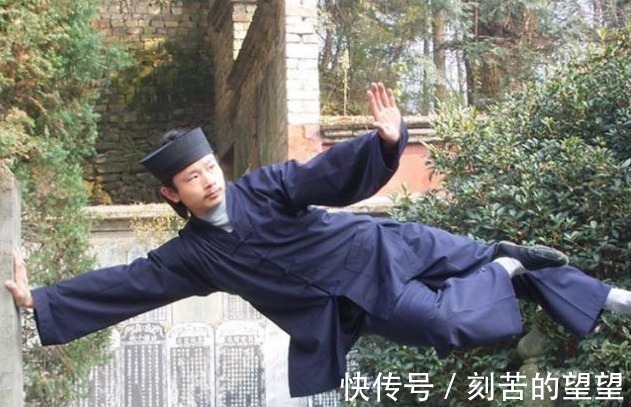 武当山|他被誉为中国轻功第一人,一跃跳上四米高墙,2公里路只需5分钟