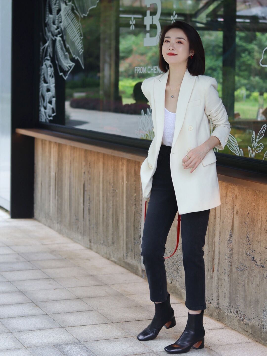 靴子 今年靴子流行“穿粗不穿细”,稳重大方又百搭,保暖舒适不累脚