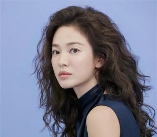 减龄|女人50岁后,别再剪短发了!今年流行这些发型,时髦减龄又气质