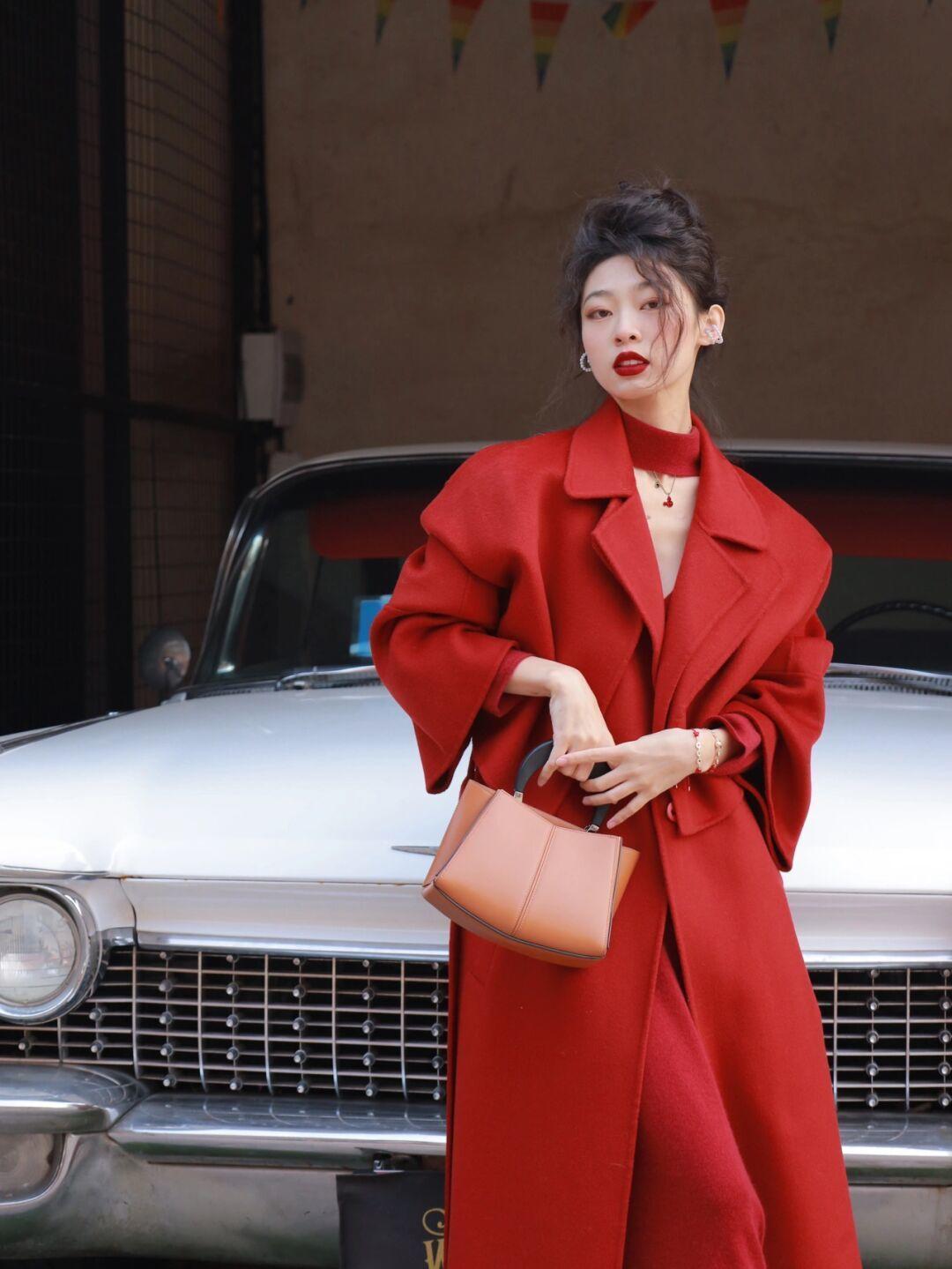 浪漫风|真正洋气的女人,冬天都爱穿这几款“大衣”,简约利落又百搭