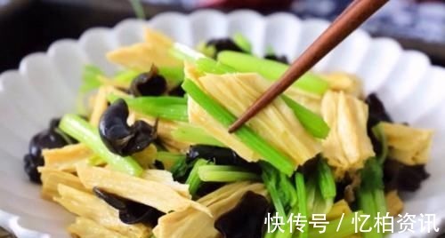 泡腐竹,不要只用清水,教你一个方法,特省时,腐竹好吃有嚼劲