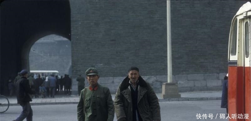 历史|70年代中国历史老照片:图1女孩一定都经历过,最后一张让人怀念