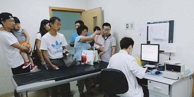 咳嗽|娃生病排号排到800多,宝妈崩溃投诉,儿科医生自“作”自受