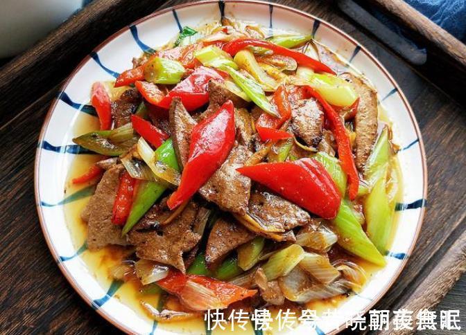 炒猪肝有技巧,不要焯水!炒前多做两步,猪肝嫩滑不腥,好吃