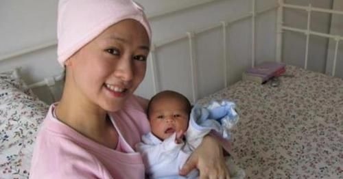 外孙|最美外婆产房外走红,风头盖过婴儿,外婆:看我不如看我外孙