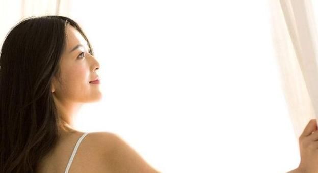 早上起来要做的第一件事，不是喝水，不是上厕所，很多人都没做对