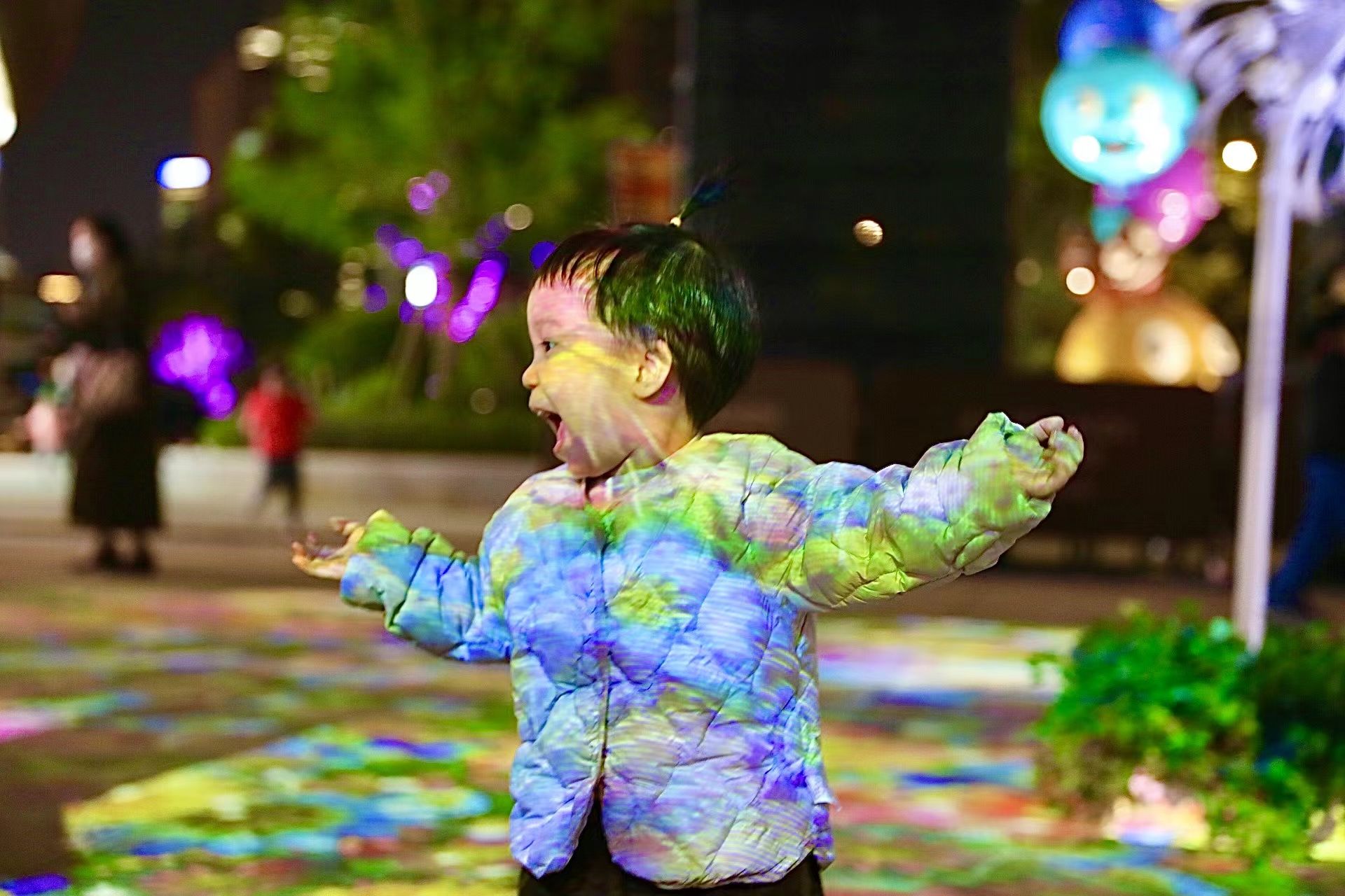 灯光艺术节&这个灯光艺术节第七次登录上海，带来日本“新媒体艺术探险家”作品中国首秀