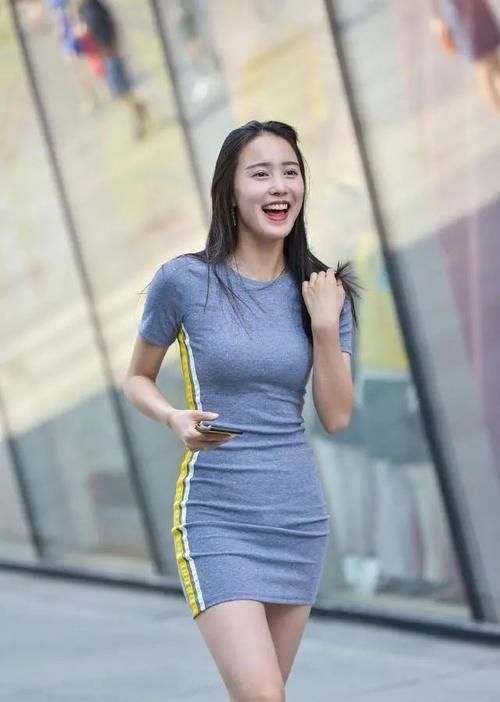 修身 连衣裙有很多优点，穿起来显得非常端庄高雅，修身显瘦